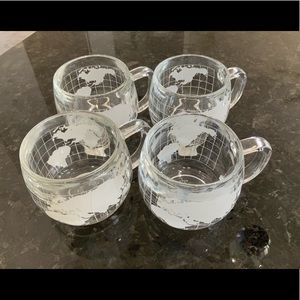 4 Nescafé globe mugs, excellent condition